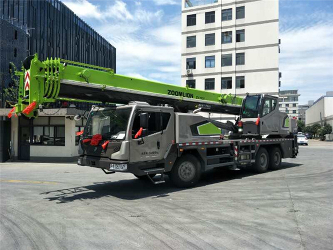 伊川县跨街广告牌的高空安装注意事项