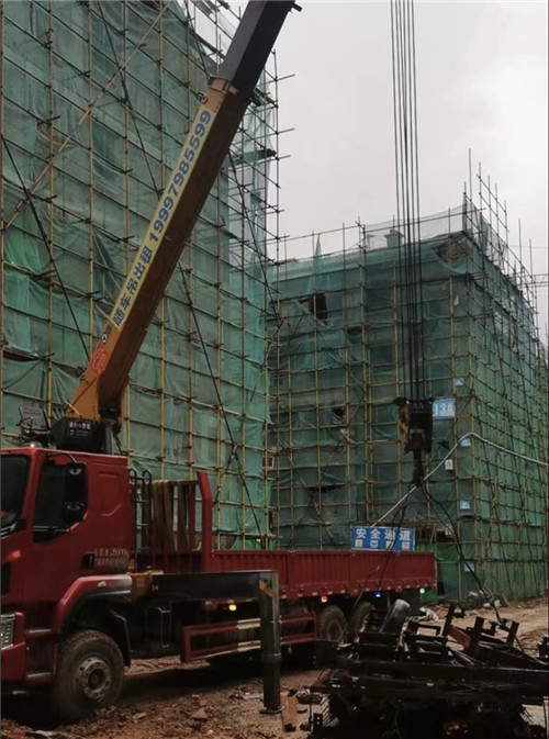 伊川县“慢工细活”—— 吊车的 “微动控制” 技术