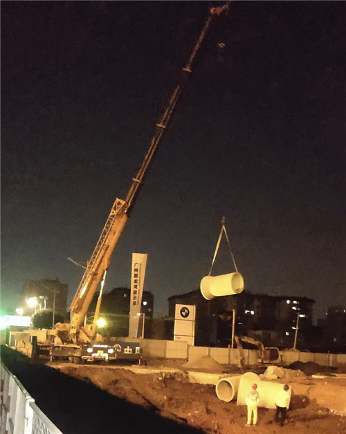 伊川县“弯臂矫正”—— 吊车的 “形变补偿” 技术