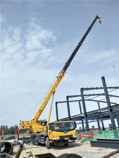 伊川县超高层建筑钢结构吊装案例